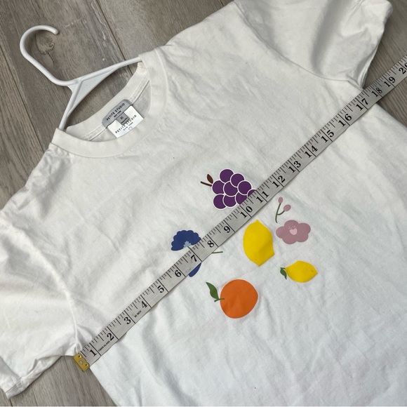 Petite Studio Tshirt fruit graphic crew short sleeve womens White (xsmall) suri - Picture 4 of 6